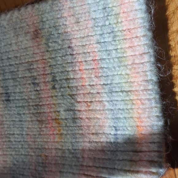 GAP scarf with pastel colors - Picture 4 of 6